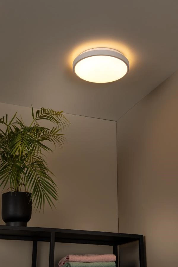 Lucide DASHER - Plafonnier Salle de bains - Ø 29,3 cm - LED - 1x12W 2700K - IP44- Détecteur De Mouvement & Jour/Nuit - Blanc - ambiance 1